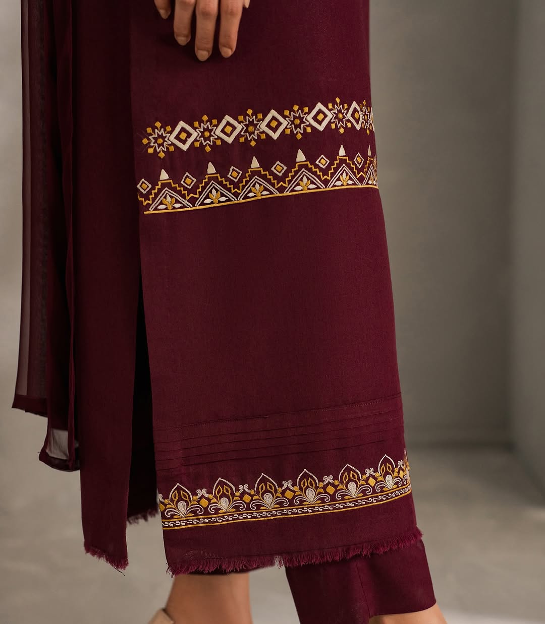 Calvin Red LONG LENGHT ( Embroided 3 PCs)