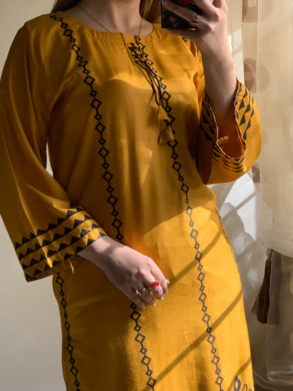 Saya (Stitched 2 Pcs)