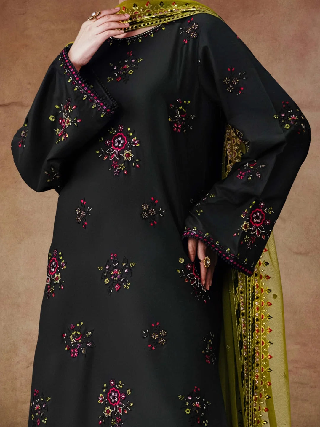 LAIRA (Embroided 3 PCs)