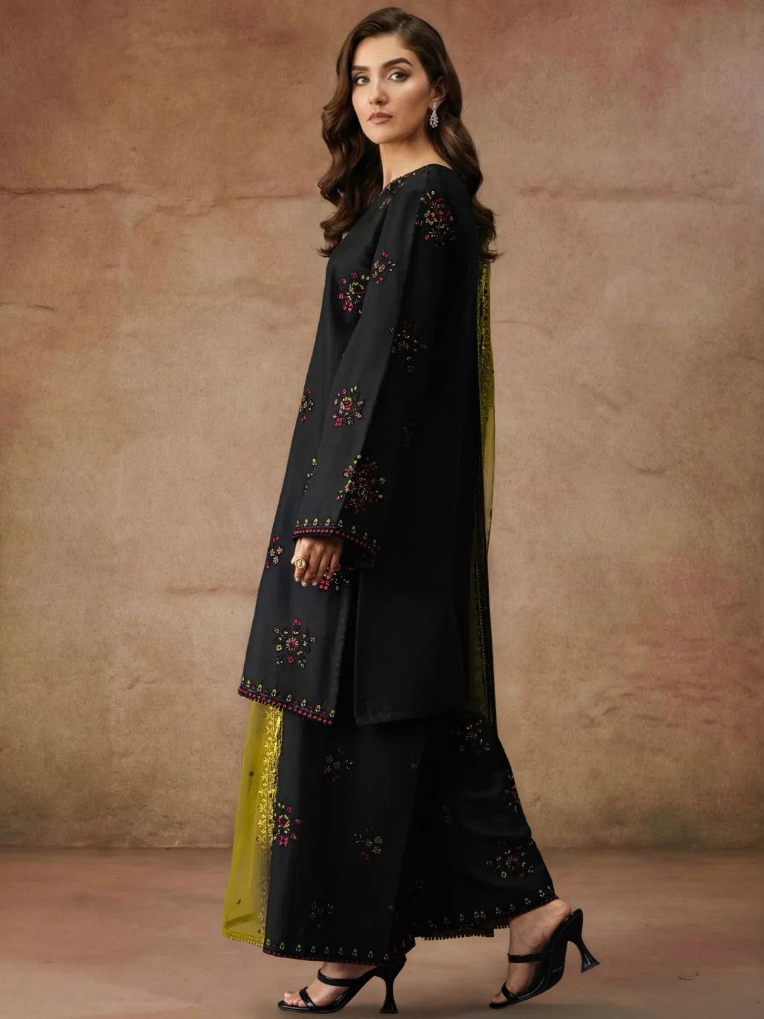 LAIRA (Embroided 3 PCs)