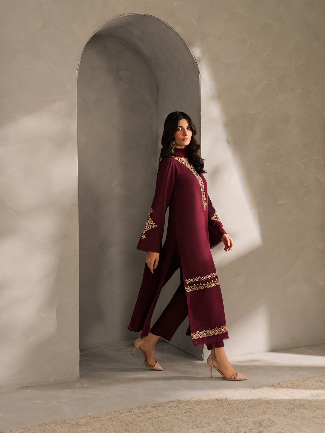 Calvin Red LONG LENGHT ( Embroided 3 PCs)