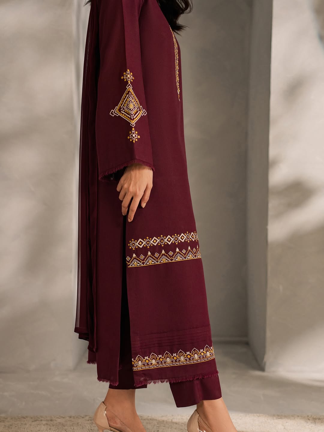 Calvin Red LONG LENGHT ( Embroided 3 PCs)
